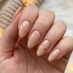 Dazzle Your Winter Wonderland with the Hottest Sparkly Nail Trends