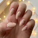 Get Ready to Shine: The Ultimate Guide to Glitter Holiday Nails