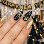 Get Ready for a Sparkling Winter: A Step-by-Step Guide to Glittering Nails