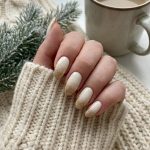 Add a Touch of Luxury to Your Holiday Look with Gold Christmas Nails