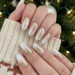 How to Create Stunning Gold Christmas Nails: A Step-by-Step Guide