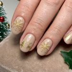 Ring in the New Year with these Sparkling New Year's Eve Nail Ideas