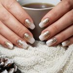 How to Create Glitter Holiday Nails: A Step-by-Step Guide
