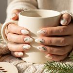 Dazzle Your Holiday Look with Glitter Holiday Nails
