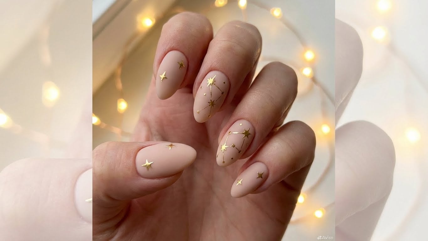 How to Get Stunning Gold Christmas Nails at Home