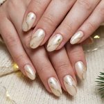 Sparkle Up Your Holiday Look: The Ultimate Guide to Glitter Holiday Nails