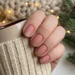 A Guide to Glitter Holiday Nails: Step-by-Step Tutorial for a Sparkling Look